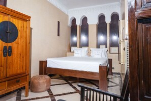 Schlafzimmer mit Doppelbett