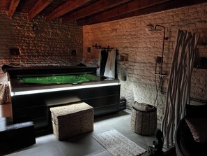 Jacuzzi