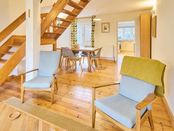 Corner Cottage, Canterbury - Host & Stay