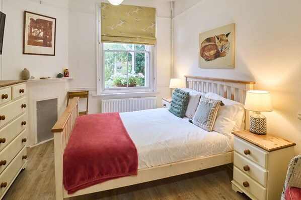 The Cabin, Canterbury - Host & Stay