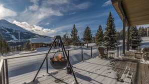Outdoor Living Space with Fire Pit and Grill