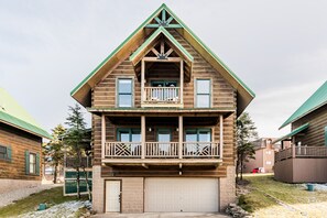 One of the few stand alone cabins on Snowshoe mountain