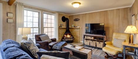 Beech Mountain Vacation Rental | 3BR | 2BA | 1,096 Sq Ft | Stairs Required