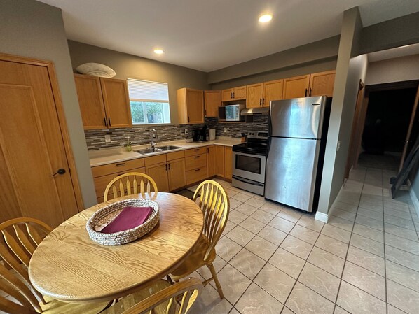 Fully equipped kitchen.