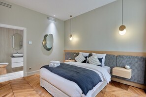 Chambre 1 avec salle de bain attenante
