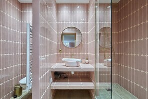 salle de bain 1 avec toilette