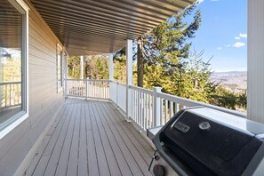 Large wraparound deck