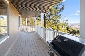 Large wraparound deck