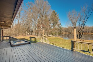 Deck | River Access On-Site | Fire Pit | Kayaks