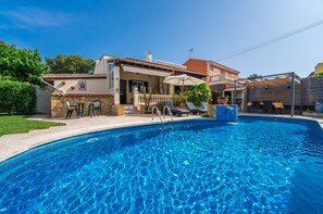 Ferienhaus in Alcudia mit Pool und Grill.