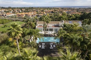 Activities, Amenities, Building Exterior, Garden, Main Entrance, Pool, Spring, Summer, Wellness