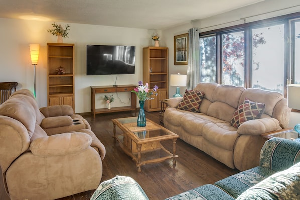 Sartell Vacation Rental | 3BR | 1.5BA | 2,128 Sq Ft | Steps Required to Enter