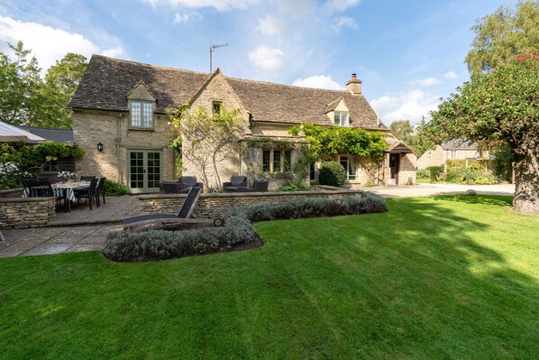 Causeway Cottage Garden - StayCotswold