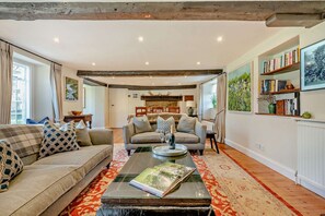 Causeway Cottage Sitting Room - StayCotswold