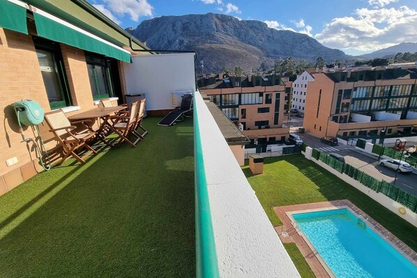 Balcony/Terrace,Pool view