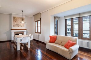 Living room,Dining area