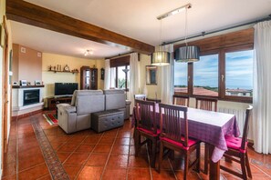 Living room,Dining area