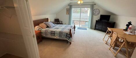 Apartment includes queen bed, walk-in closet, private entrance, ceiling fan, smart TV, dining area, microwave, own thermostat, and small refrigerator.