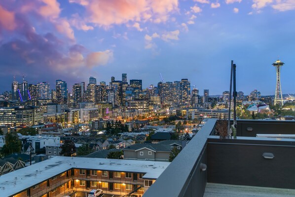 Seattle skyline at night