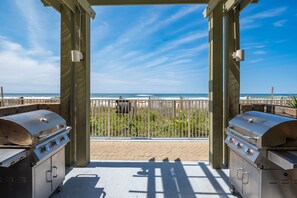 Emerald Isle | Community Grilling Area