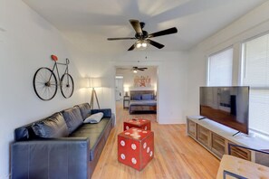 Relax in luxury: Enter our welcoming living space, where modern comfort harmonizes with elegant design.