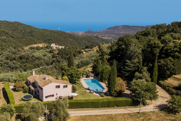 Luftaufnahme der Villa 83RENA - Ferienvilla Côte d'Azur