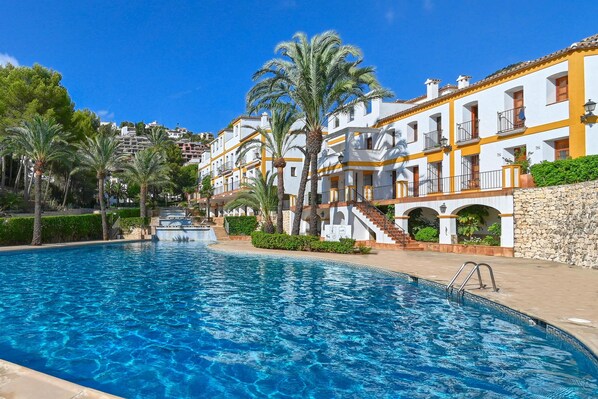 Communal swimming pool