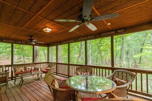 Spacious Screen Porch with plenty of seating for your morning coffee, meals, or board games. Listen as the seasonal stream flows by.