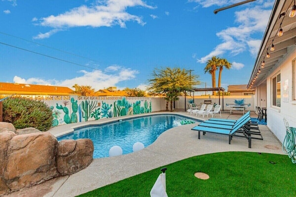 Bright, fun and Private backyard oasis