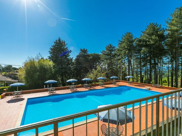 L'Eau, Ciel, Plante, Propriété, Piscine, Bleu Azur, Arbre, Architecture, Rectangle, Plan D'Eau
