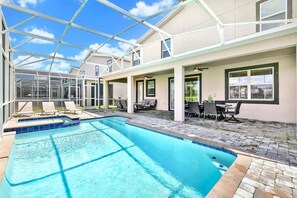 pool with hot tub