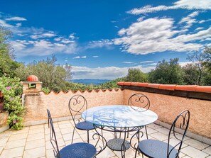 Cloud, Sky, Table, Daytime, Property, Furniture, Plant, Blue, Nature, Azure