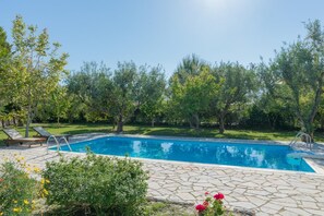 Private pool and terrace