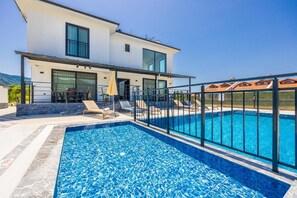 Beautiful villa with private pool and terrace