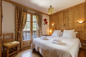 Val d'Arve 5 snug bedroom with balcony