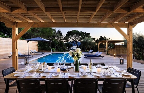 Outdoor dining