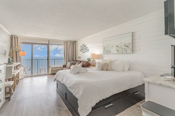 Sweeping views abound from every angle of this gorgeous condo.