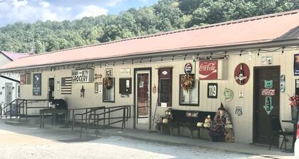 Old Rustic Country store near Pine mtn. / Kingdom Come Park & Bad Branch Falls