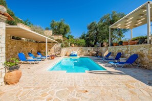 Sparkling pool%3B and surrounding pool terrace