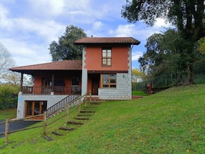 Edificio de propiedad,Fachada / entrada,Jardín,Vista al jardín