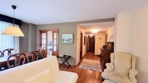 Living room,Dining area