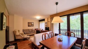 Living room,Dining area