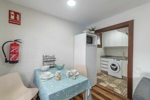 Kitchen or kitchenette,Dining area