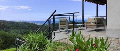 Facciata / ingresso,Vista a volo d'uccello,Giardino,Balcone / Terrazza,Vista giardino,Vista sul mare