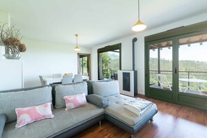 Balcony/Terrace,Living room,Garden view,Sea view