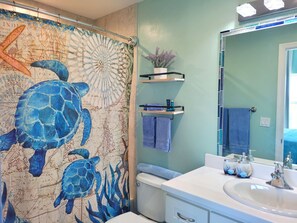 Luxurious En-Suite Master Bathroom