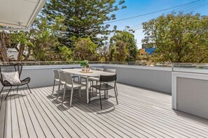 Lower level deck with outdoor dining