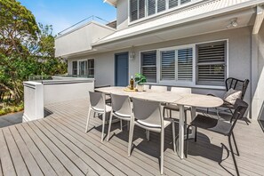 Lower level deck with outdoor dining