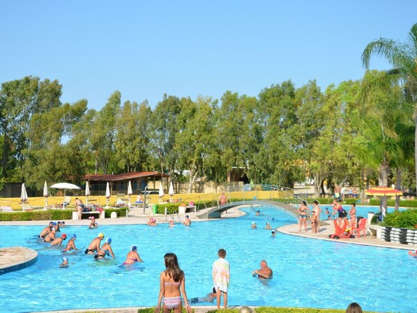 Wasser, Pflanze, Himmel, Schwimmbad, Azurblau, Erholung Im Freien, Baum, Freizeit, Ferienort, Erholung