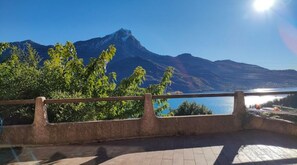 vue sur le lac de la terrasse 